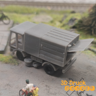 Kehrmaschiene KM 2301 geöffnete Heckklappe | 1:87