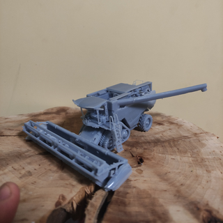 Moderner Mähdrescher mit Kettenfahrwerk | 1:87